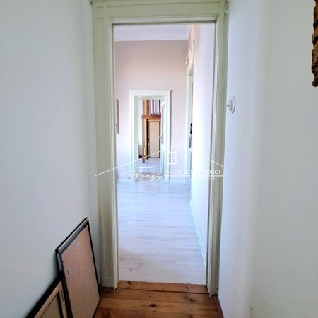 Apartament w zabytkowej kamienicy na Starym Mieście w Przemyślu  po remoncie, z widokiem na Dworzec PKP