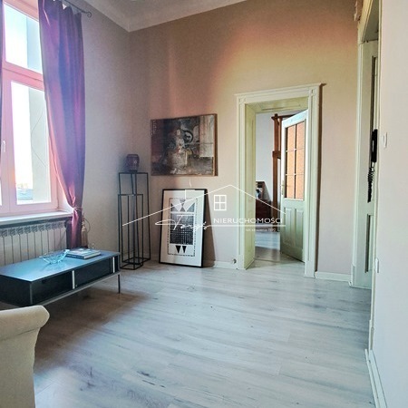 Apartament w zabytkowej kamienicy na Starym Mieście w Przemyślu  po remoncie, z widokiem na Dworzec PKP