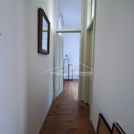 Apartament w zabytkowej kamienicy na Starym Mieście w Przemyślu  po remoncie, z widokiem na Dworzec PKP