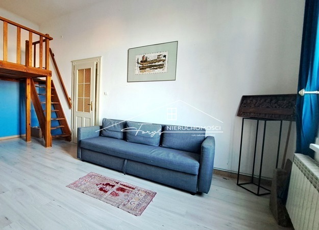 Apartament w zabytkowej kamienicy na Starym Mieście w Przemyślu  po remoncie, z widokiem na Dworzec PKP