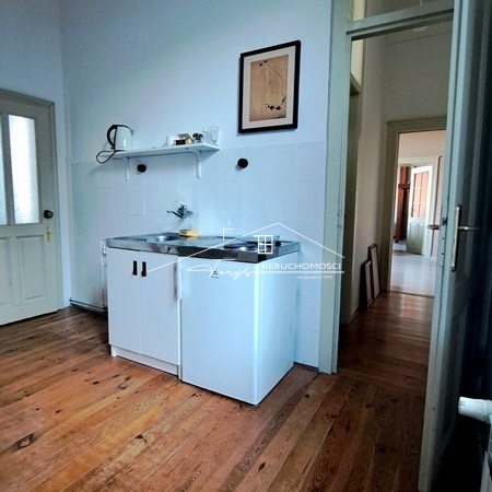 Apartament w zabytkowej kamienicy na Starym Mieście w Przemyślu  po remoncie, z widokiem na Dworzec PKP