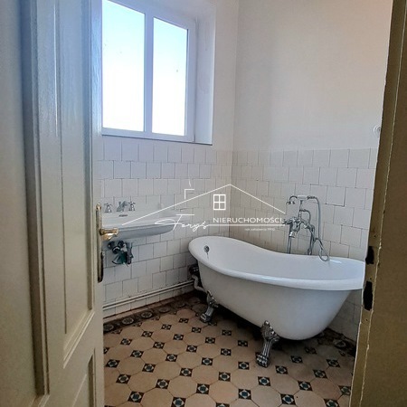 Apartament w zabytkowej kamienicy na Starym Mieście w Przemyślu  po remoncie, z widokiem na Dworzec PKP