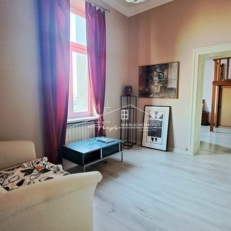 Apartament w zabytkowej kamienicy na Starym Mieście w Przemyślu  po remoncie, z widokiem na Dworzec PKP