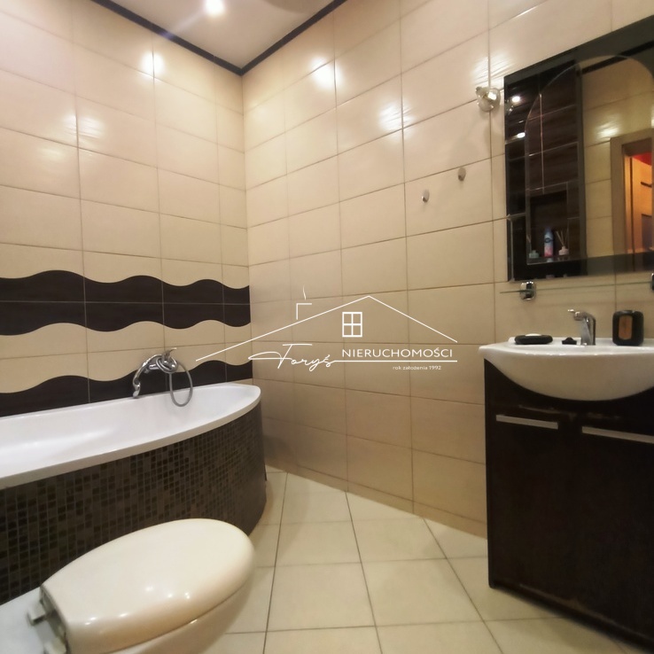 Atrakcyjny apartament 42,45m z miejscem postojowym i komórką lokatorską  Przemyśl, ul. Moniuszki