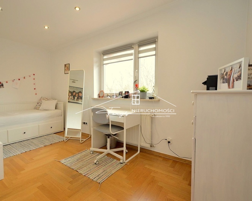 Dom z warsztatem samochodowym na sprzedaż  Jarosław, ul. Racławicka, umeblowany, gotowy do zamieszkania