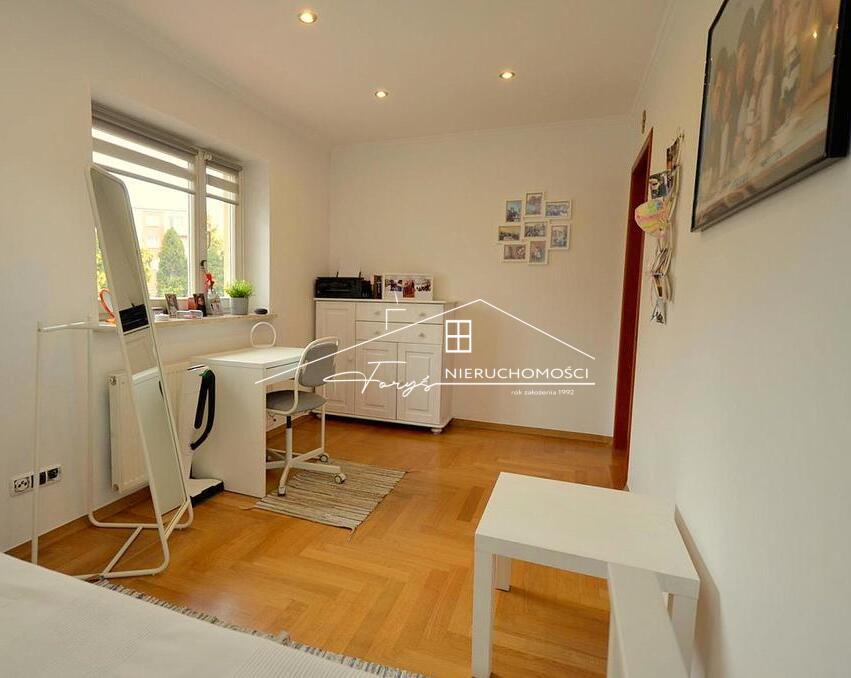 Dom z warsztatem samochodowym na sprzedaż  Jarosław, ul. Racławicka, umeblowany, gotowy do zamieszkania