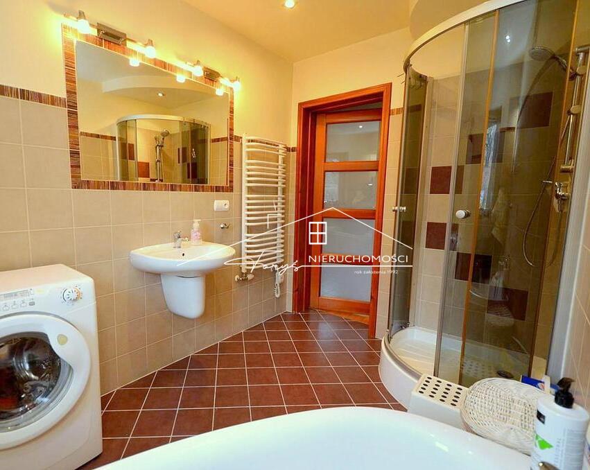 Dom z warsztatem samochodowym na sprzedaż  Jarosław, ul. Racławicka, umeblowany, gotowy do zamieszkania