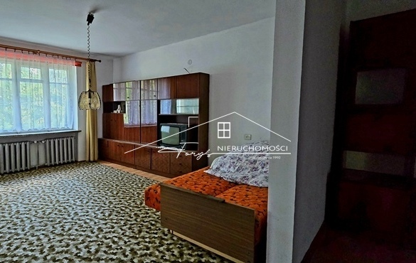 Ogrodzona posesja – bezpieczeństwo, porządek i wyraźnie wyznaczone granice.