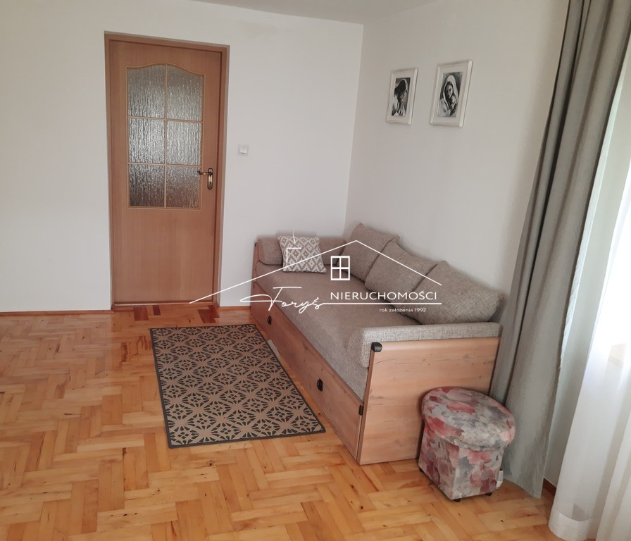 Piec gazowy zapewnia wygodne ogrzewanie całego domu przez cały sezon.