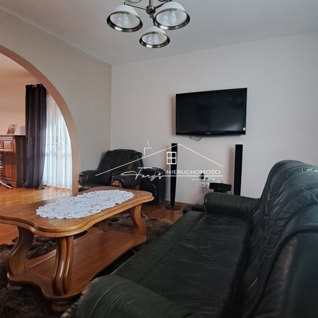 Każdy pokój na poddaszu z wyjściem na duży balkon z widokiem.