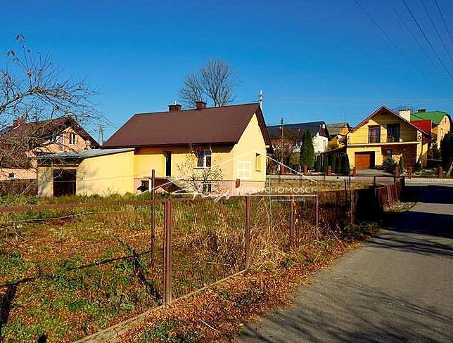 Kwadratowa działka 10 arów daje wiele możliwości aranżacji.