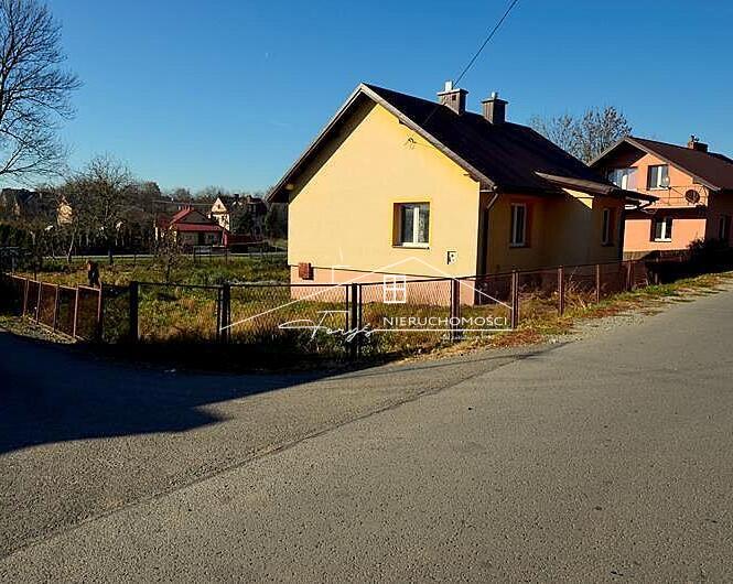 Przestronny strych ok. 50 m2 do własnej adaptacji.