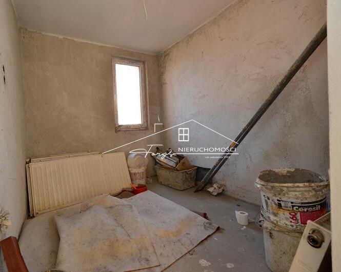 Urokliwa dolina potoku Mirocińskiego sprzyja spacerom.