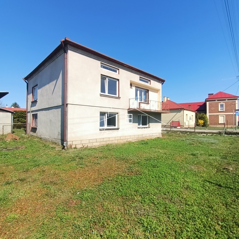 Dom wolnostojący z garażem i budynkiem gospodarczym  Ostrów k. Przemyśla, 183m, 3 działki