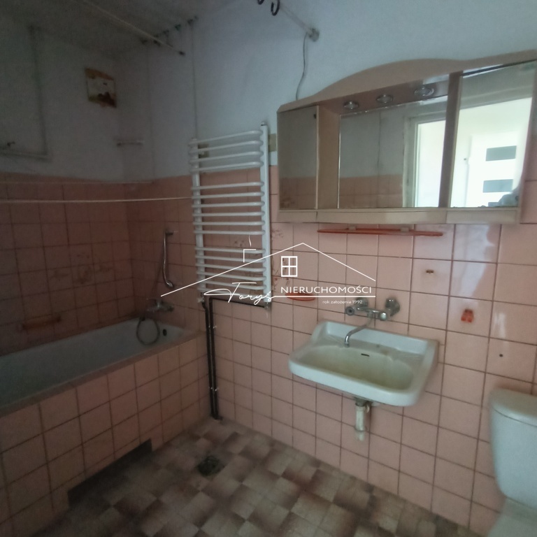 Dom wolnostojący z garażem i budynkiem gospodarczym  Ostrów k. Przemyśla, 183m, 3 działki