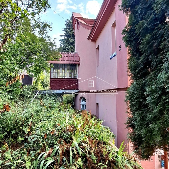 Dom z lat 30. z budynkiem gospodarczym i ogrodem  Przemyśl, Winna Góra