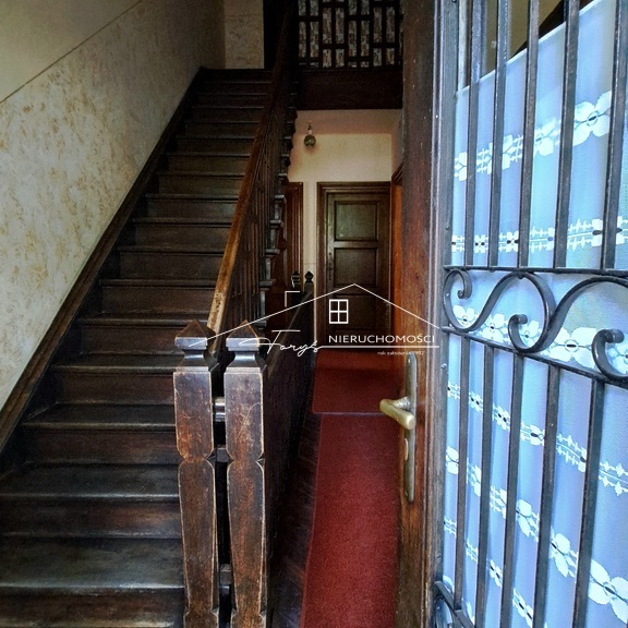 Dom z lat 30. z budynkiem gospodarczym i ogrodem  Przemyśl, Winna Góra