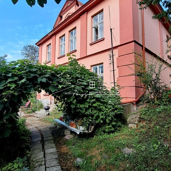 Dom z lat 30. z budynkiem gospodarczym i ogrodem  Przemyśl, Winna Góra