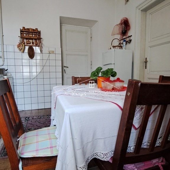 Dom z lat 30. z budynkiem gospodarczym i ogrodem  Przemyśl, Winna Góra