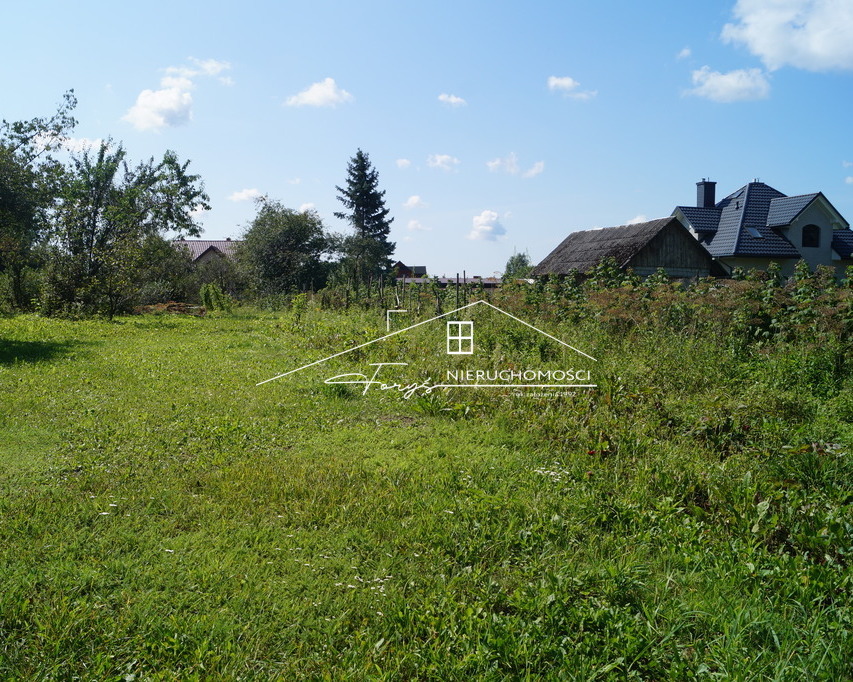 Na sprzedaż dom z budynkiem gospodarczym na pięknej 42-arowej działce  Stary Dzików, pow. lubaczowski