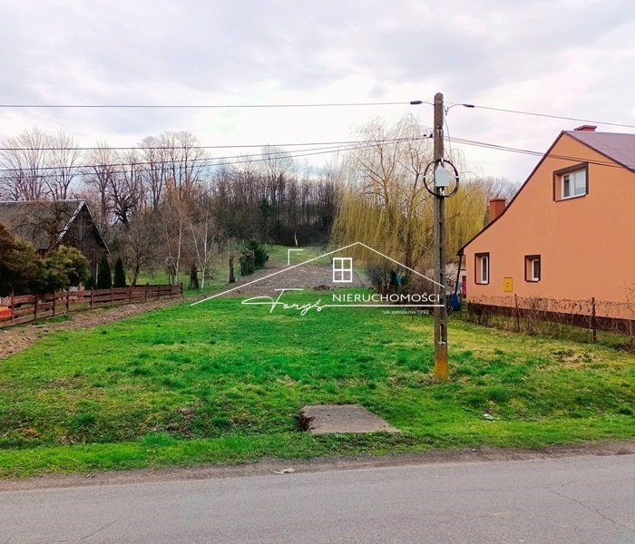 Zaciszna, atrakcyjna część miejscowości na lekkim, widokowym zboczu.