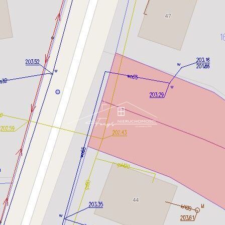 W sąsiedztwie zadbane domy jednorodzinne i spokojne otoczenie.