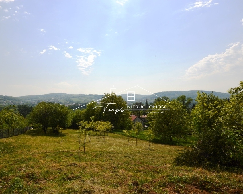 1,34 ha w kształcie długiego prostokąta idealnego pod podział.