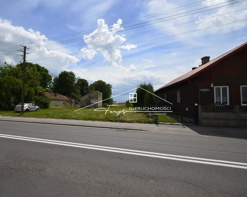 Działka 56 arów w centrum Cieszanowa z dostępem do rzeki  na sprzedaż