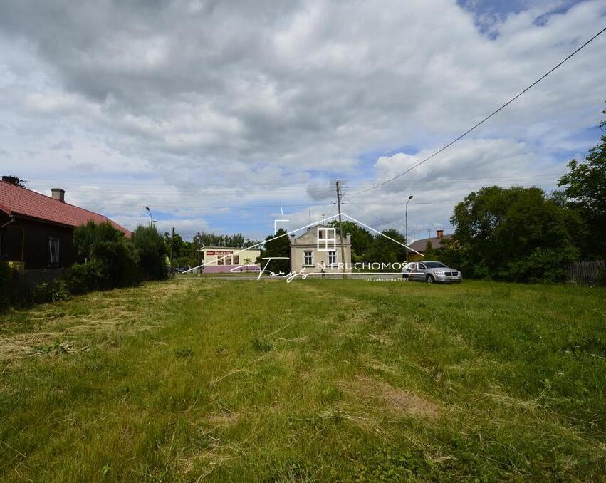 Działka 56 arów w centrum Cieszanowa z dostępem do rzeki  na sprzedaż