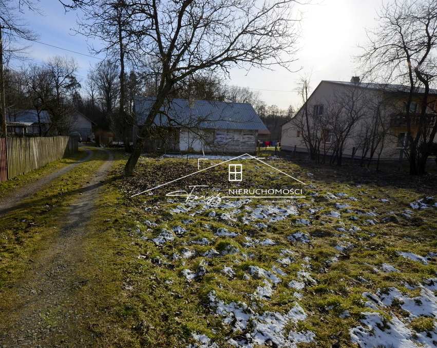 Działka 16 ar z domem do remontu  Korczowa, przy lesie, asfaltowy dojazd