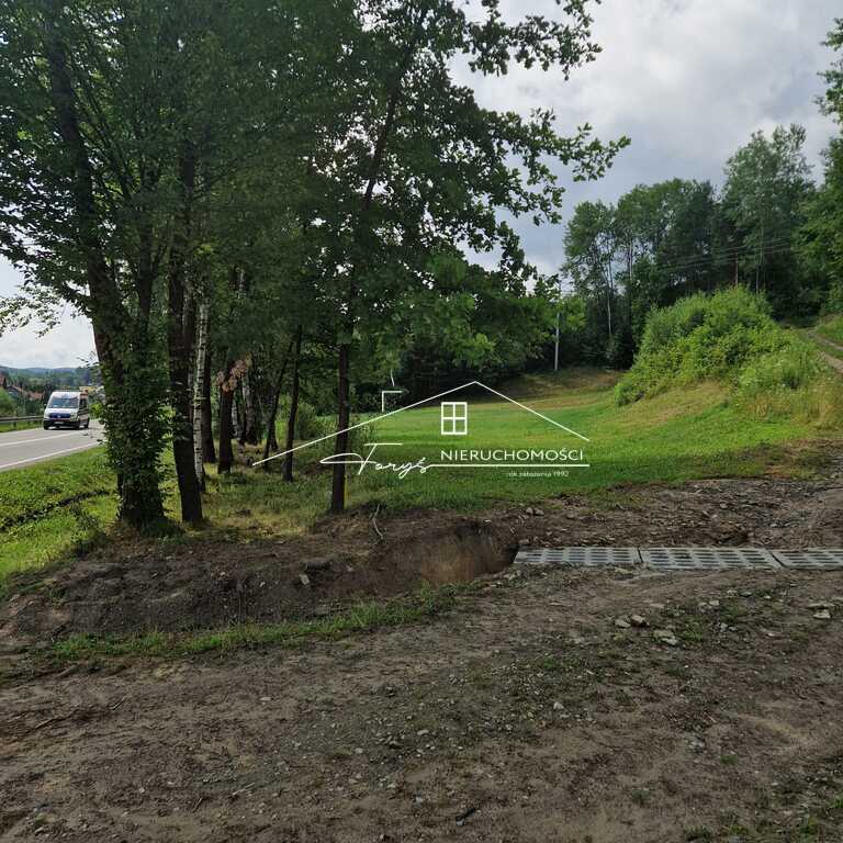 Spokojna działka budowlana na sprzedaż w Leszczawie Dolnej  blisko natury, z dostępem do mediów