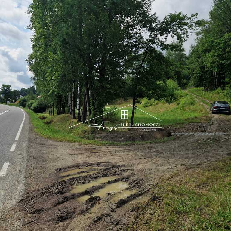 Spokojna działka budowlana na sprzedaż w Leszczawie Dolnej  blisko natury, z dostępem do mediów