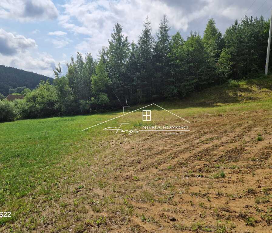 Spokojna działka budowlana na sprzedaż w Leszczawie Dolnej  blisko natury, z dostępem do mediów