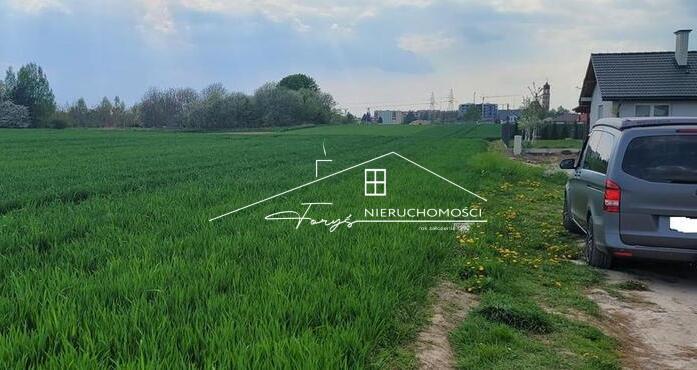 Idealna inwestycja dla dewelopera, płaska działka o kształcie trapezu.