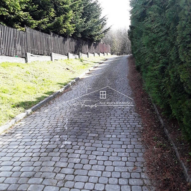 Działka 7 arów na sprzedaż  Ostrów k. Przemyśla, spokojna okolica z dostępem do mediów