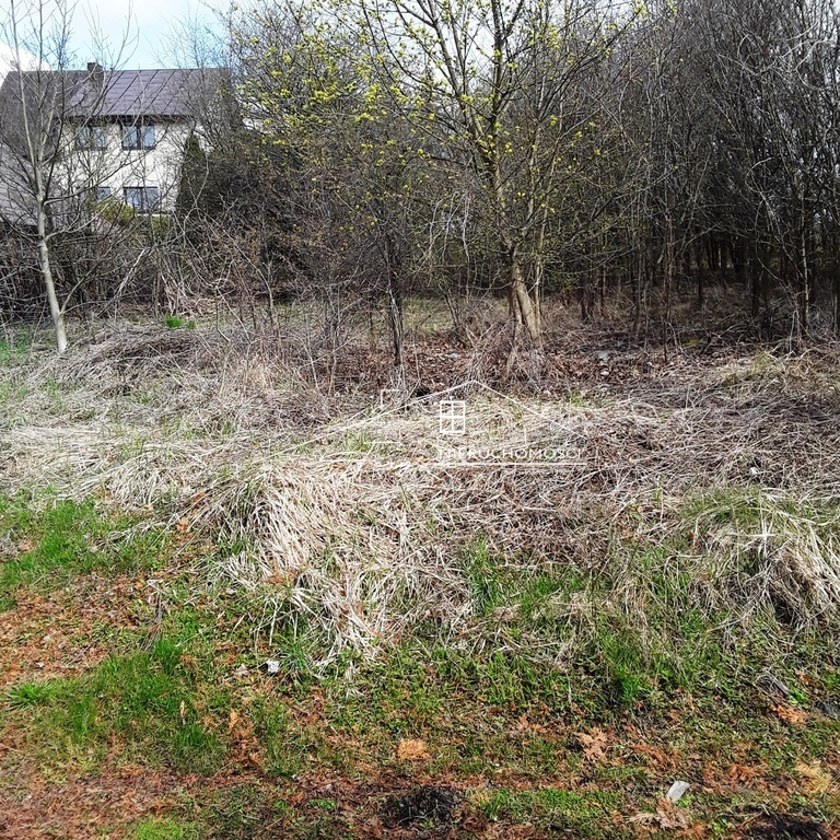 Działka 7 arów na sprzedaż  Ostrów k. Przemyśla, spokojna okolica z dostępem do mediów