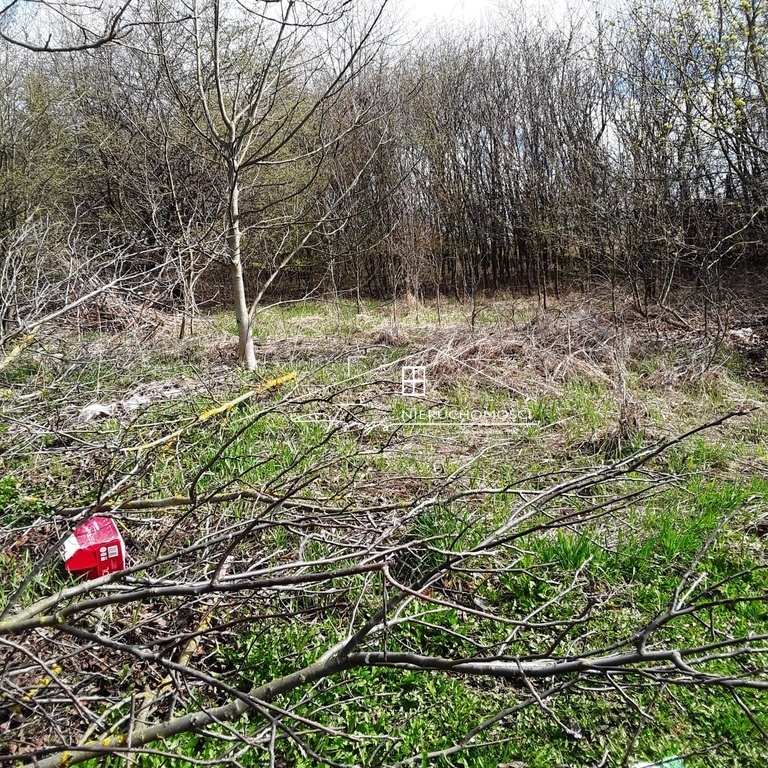 Działka 7 arów na sprzedaż  Ostrów k. Przemyśla, spokojna okolica z dostępem do mediów