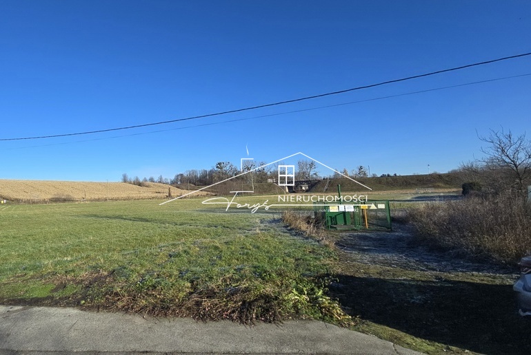 Działka z wydanymi warunkami zabudowy, gotowa pod szybkie rozpoczęcie budowy.