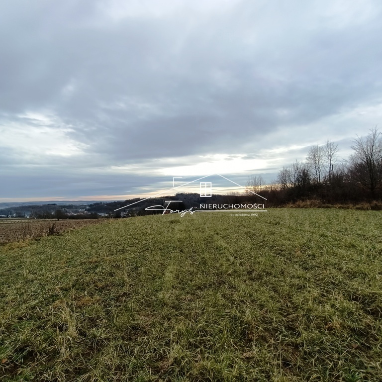 Słup linii wysokiego napięcia przy ul. Piastowskiej uwzględnisz w planie.