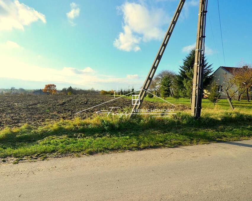 Wyjątkowa lokalizacja: cisza, spokój, widok na pola i zieleń dookoła.