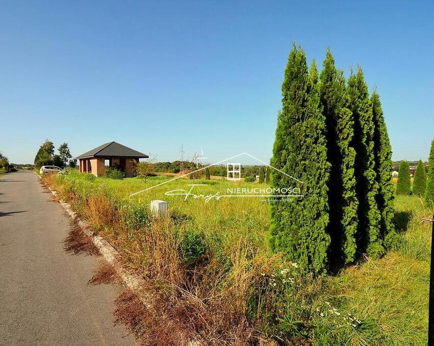 Rozpoczęta budowa nowoczesnego domu jednorodzinnego zwiększa wartość.