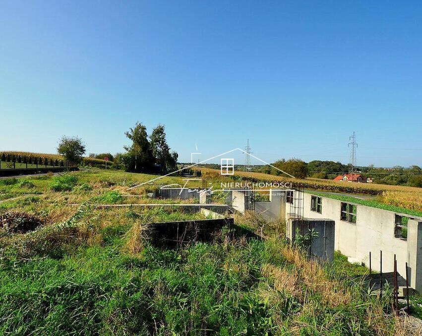 Projekt parterowego domu o nowoczesnej, eleganckiej architekturze.