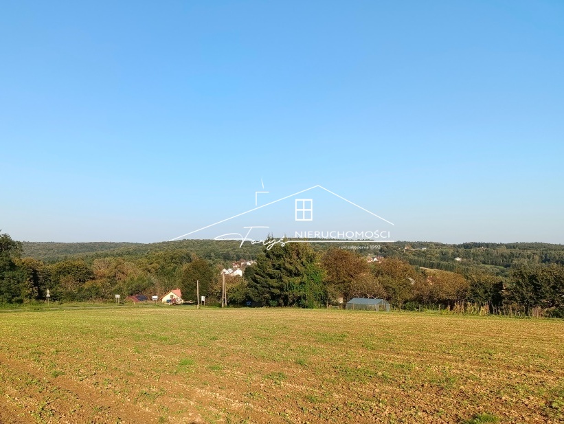 Atrakcyjna lokalizacja przy DW 884 Przemyśl–Dynów, wygodny dojazd.