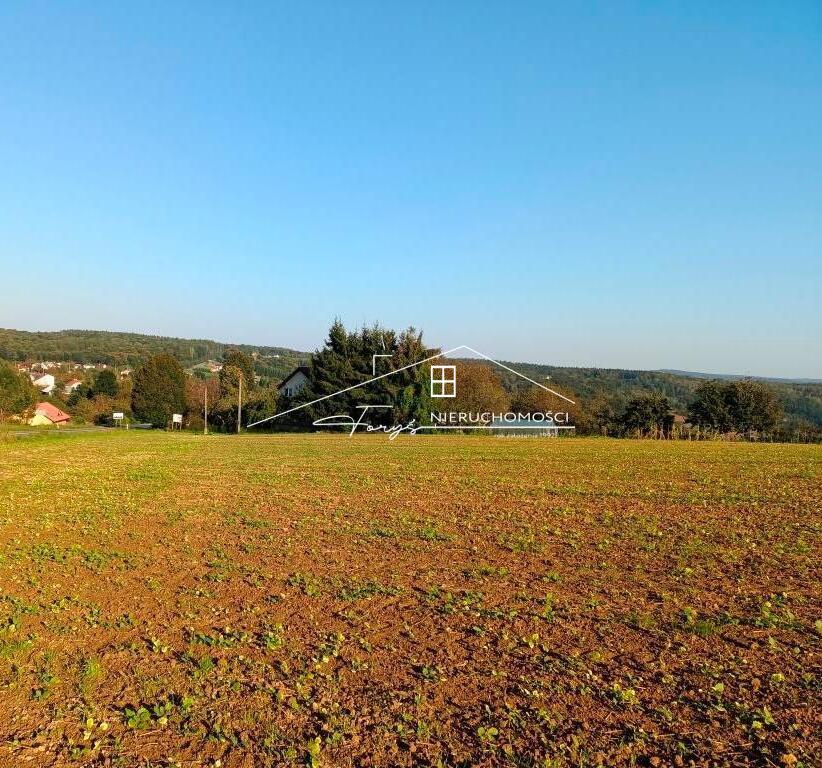 Dobre parametry zabudowy: dach skośny, do 2 kondygnacji z poddaszem.