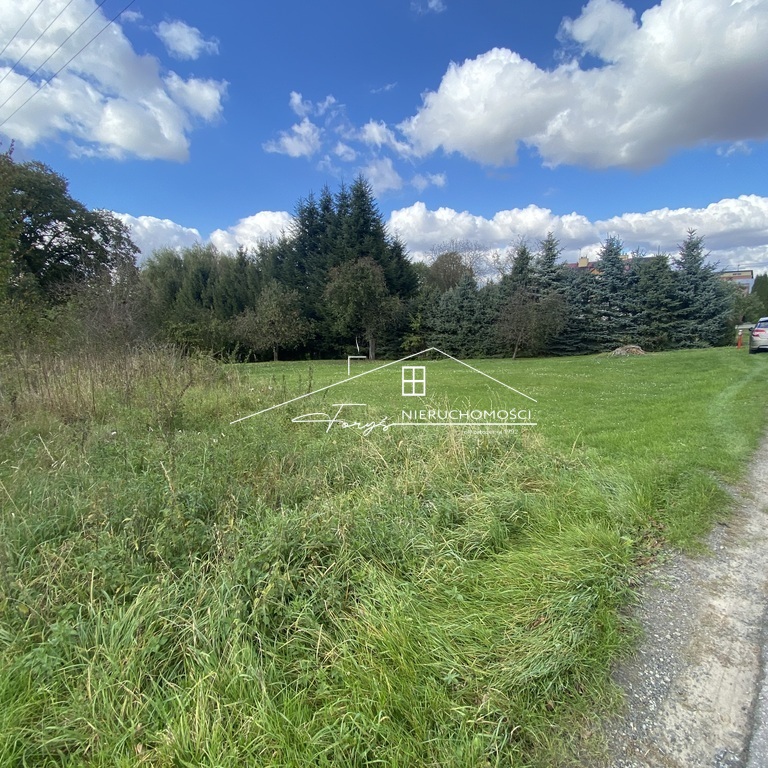 Działka idealna pod budowę domu jednorodzinnego w otoczeniu zieleni.