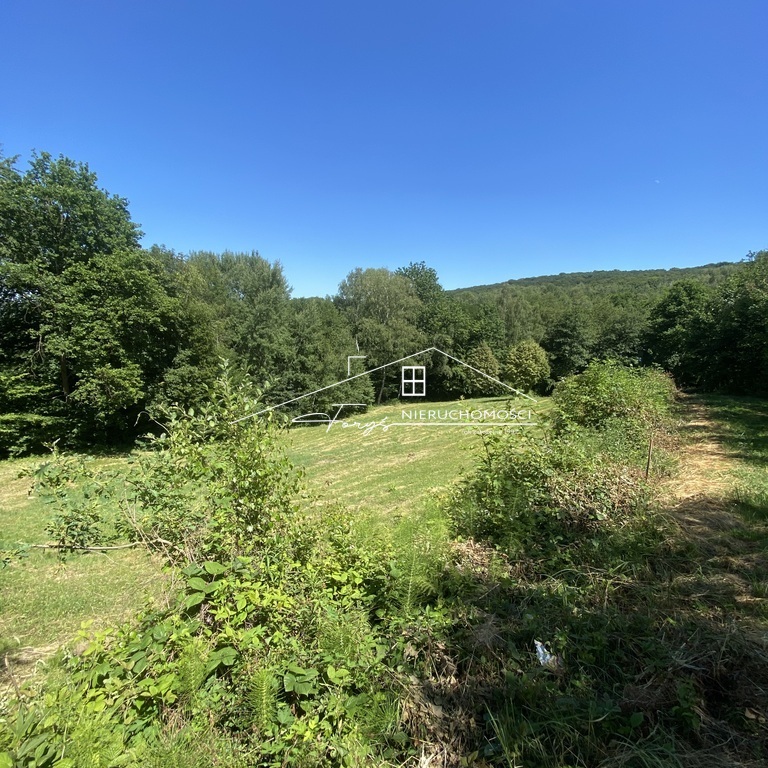 Ustawne granice działki ułatwiają realizację indywidualnego projektu.