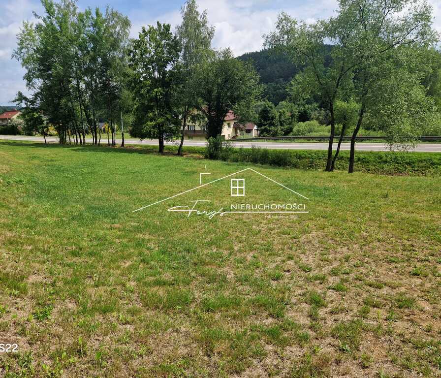 Bezpieczne sąsiedztwo domów jednorodzinnych, komfort i prywatność.