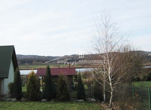 Zamieszkaj w zielonej, zacisznej części miejscowości, z dala od miejskiego zgiełku.