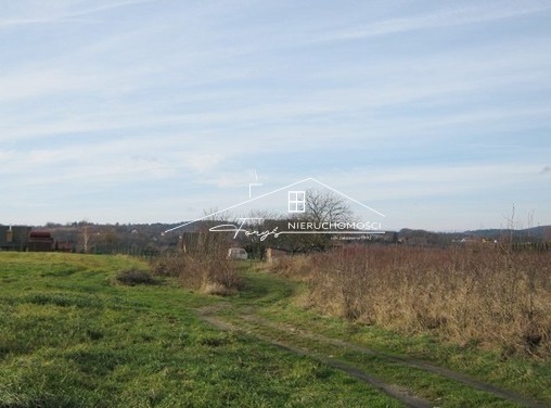 Media w sąsiedztwie – prąd dostępny przy granicy działek rekreacyjnych.