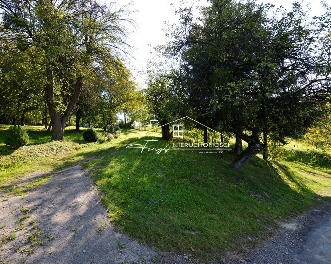 Stwórz własne siedlisko z uprawami i ogrodem wśród natury.